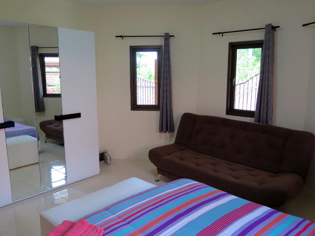 Posezení v ubytování GARDEN VILLA - PATTAYA HOLIDAY HOUSE WALKING STREET 4 bedrooms
