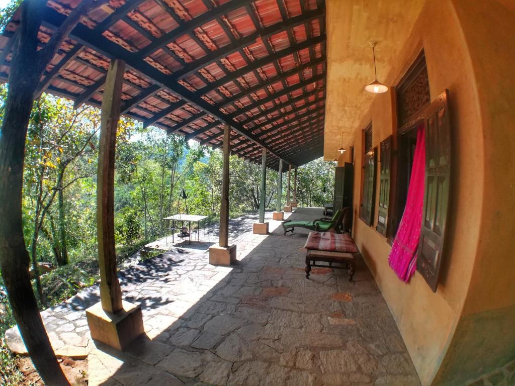Balkón nebo terasa v ubytování The Kandy Samadhicentre