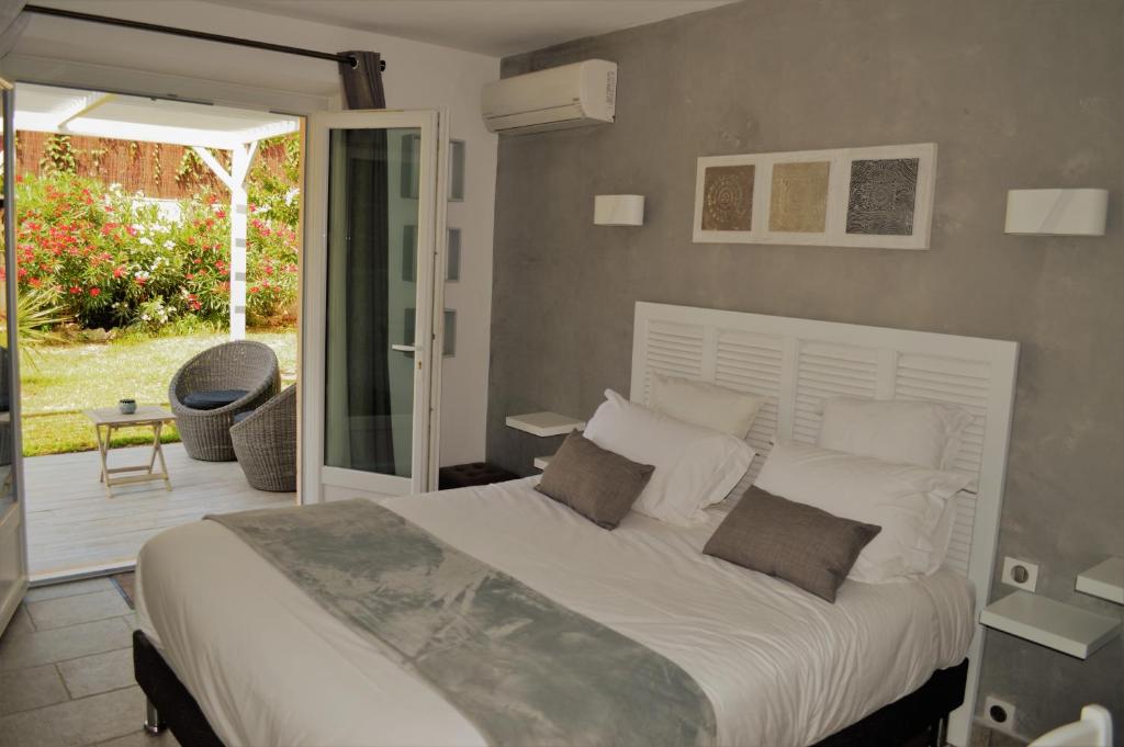 Villa La Terre Des Lauriers - King Room With Garden View