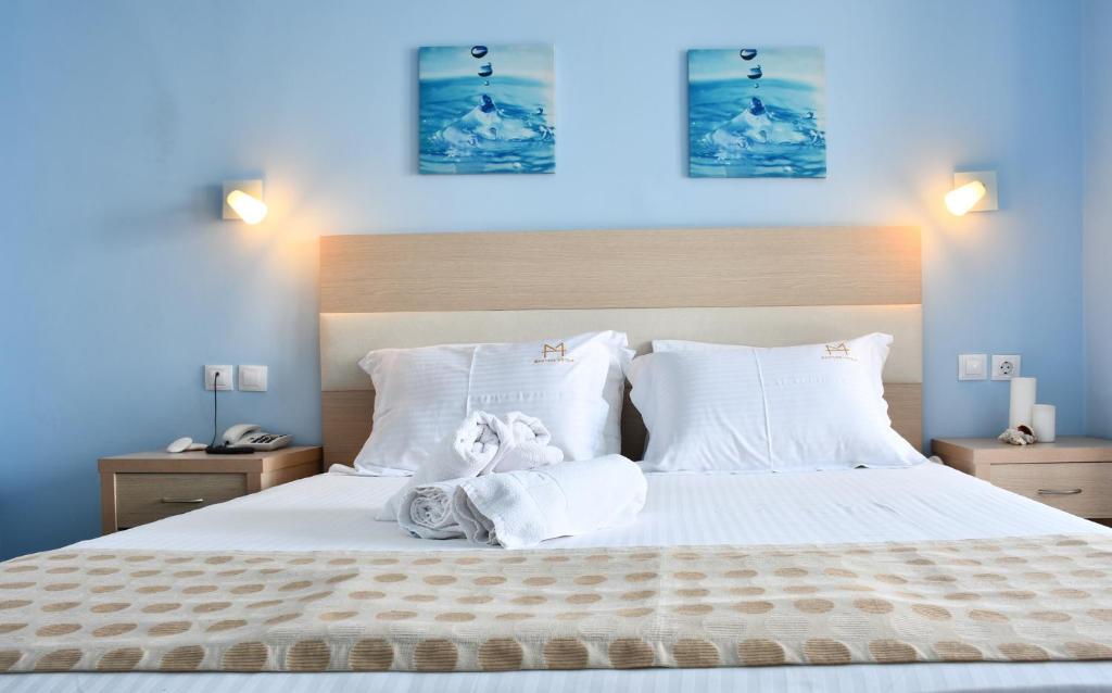 Postel nebo postele na pokoji v ubytování Hotel Manthos Blue