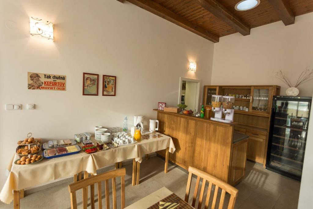 Kuchyň nebo kuchyňský kout v ubytování Penzion Jelen Vranov nad Dyjí