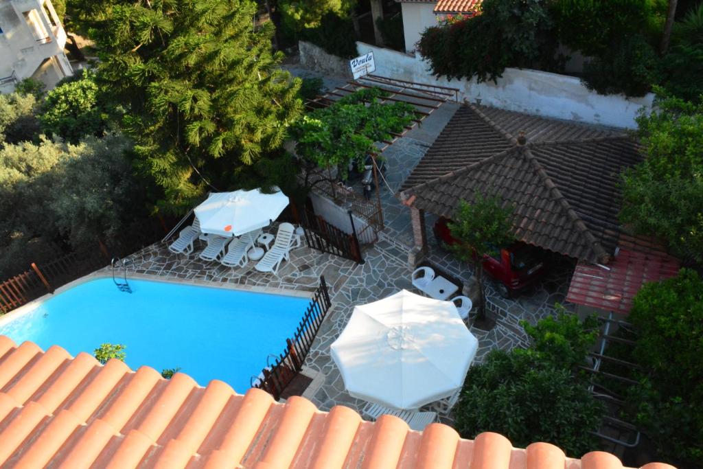 Bazén v ubytovaní Voula Apartments alebo v jeho blízkosti