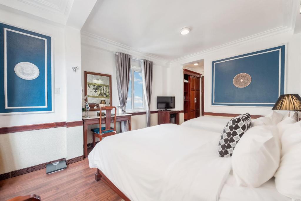 Postel nebo postele na pokoji v ubytování Prince II Hotel