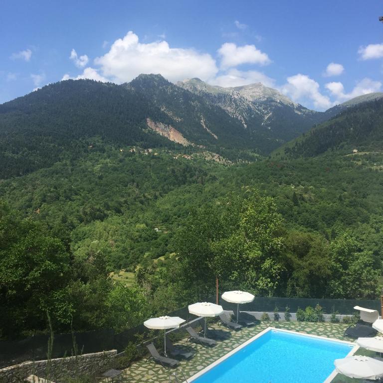 Nespecifikovaný výhled na hory nebo výhled na hory při pohledu z hotelu