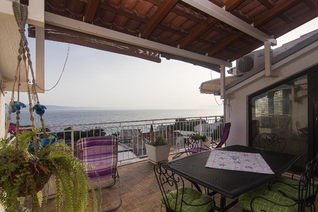 Balkón alebo terasa v ubytovaní Apartman Podgora