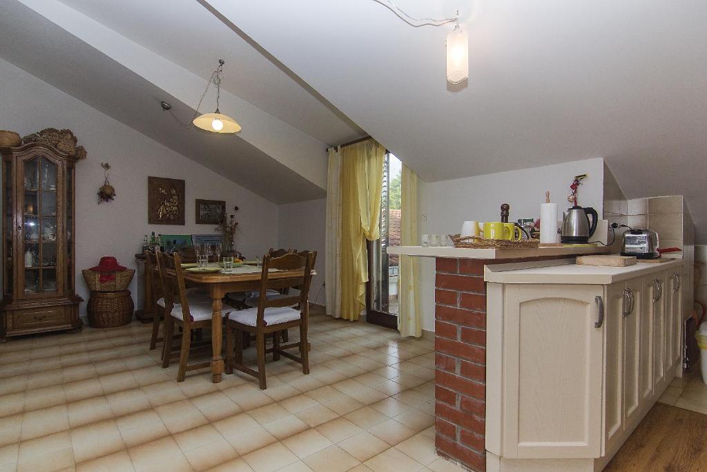 Kuchyňa alebo kuchynka v ubytovaní Apartman Podgora