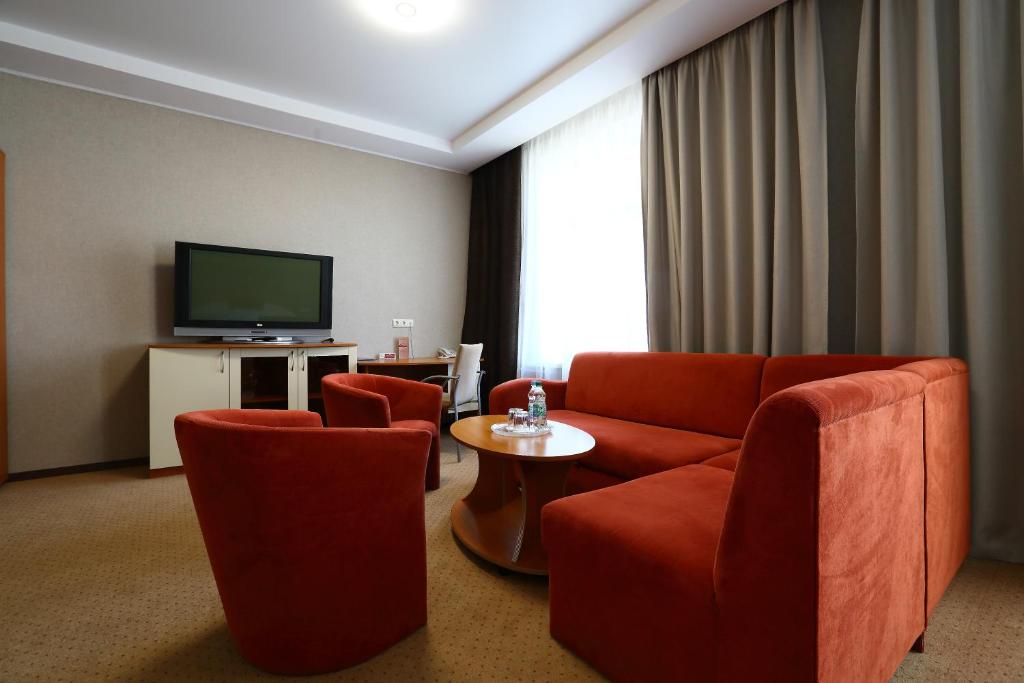 TV a/nebo společenská místnost v ubytování Oberig Hotel