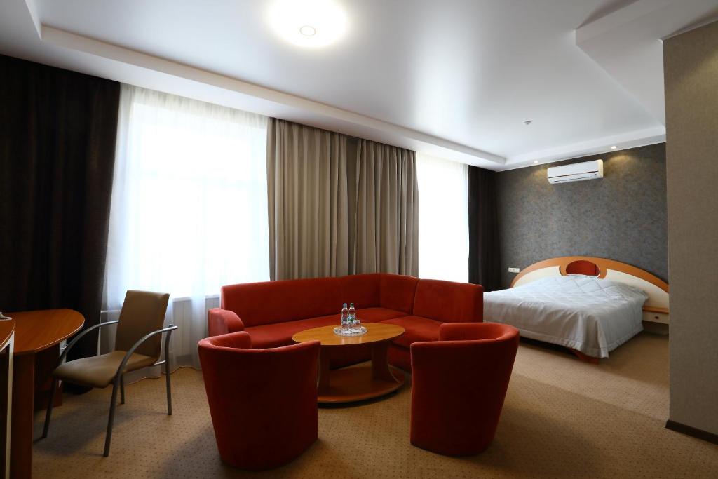 Postel nebo postele na pokoji v ubytování Oberig Hotel