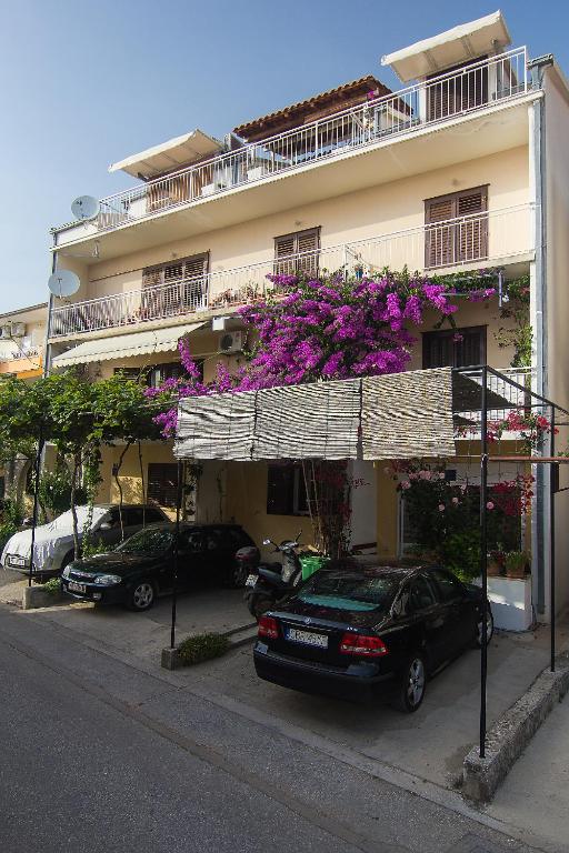 Budova, v ktorej sa apartmán nachádza