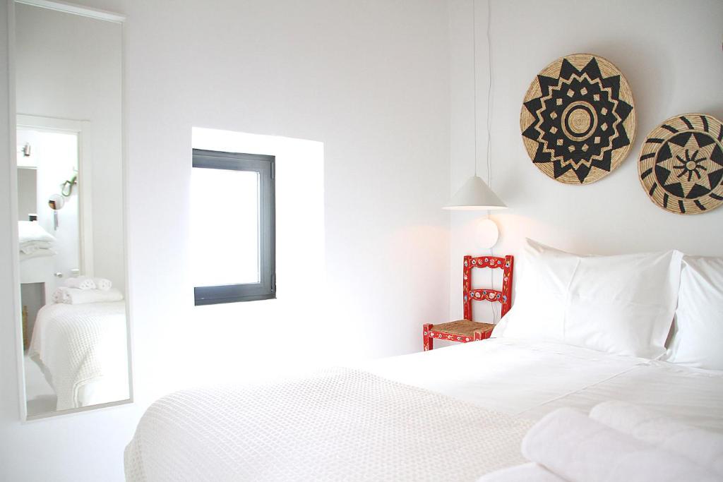 a white bedroom with a white bed and a chair at Senhora do Cabo Meco Homy Holidays in Sesimbra