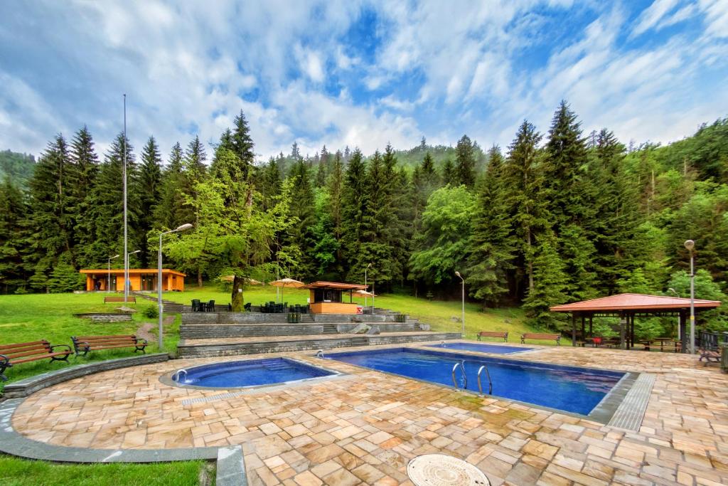 Bazén v ubytování Crowne Plaza - Borjomi by IHG nebo v jeho okolí