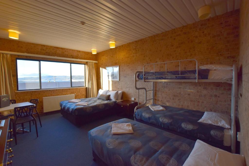 Postel nebo postele na pokoji v ubytování Alpine Resort Motel