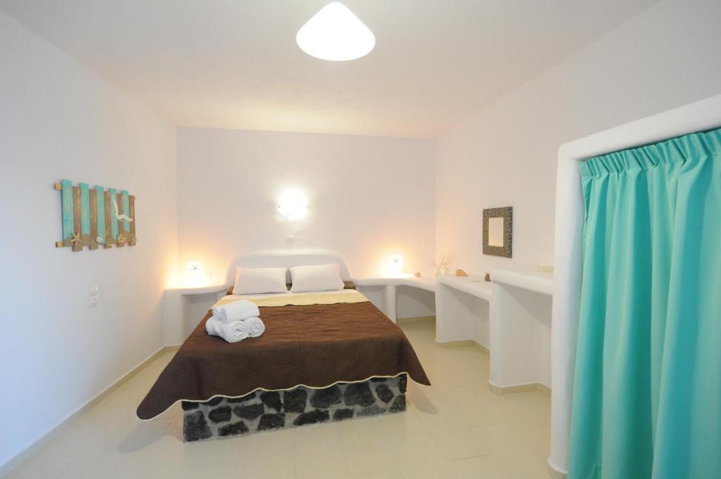 Manias Fira Residences - 11