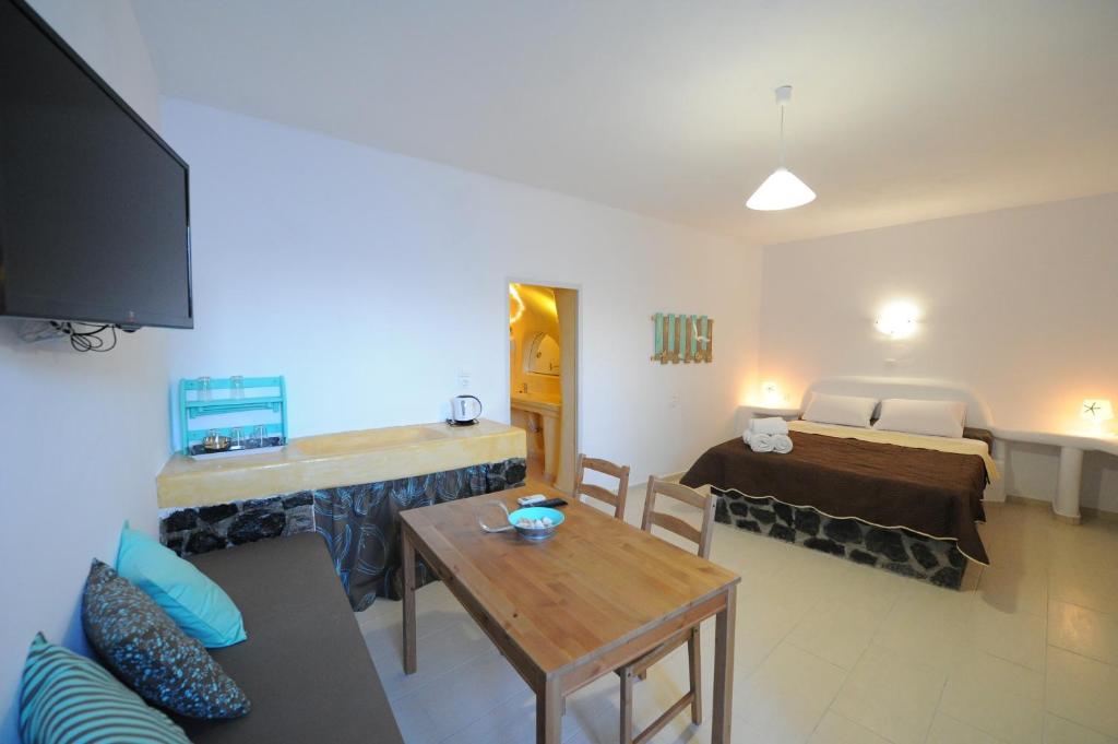 Manias Fira Residences - 12