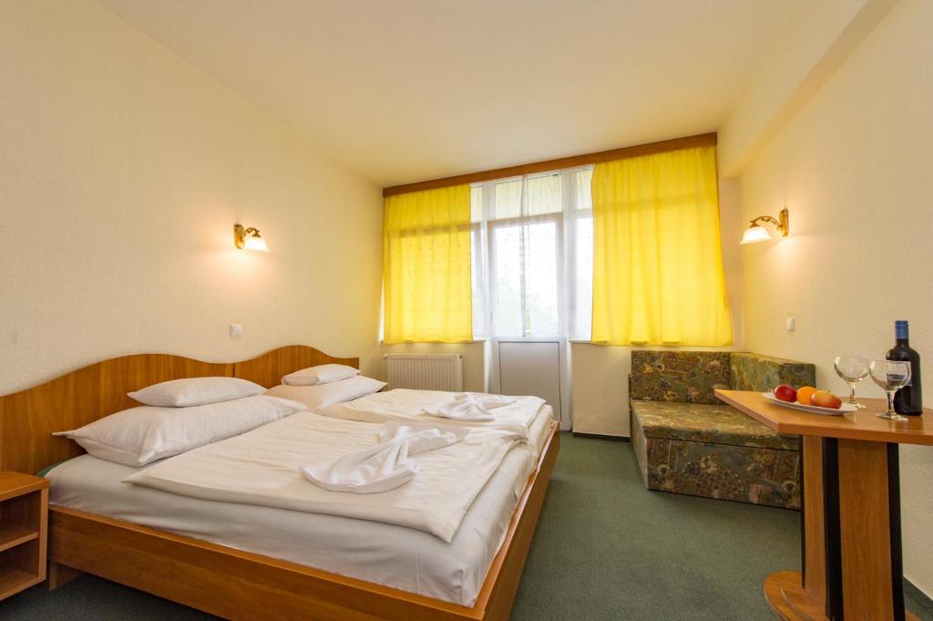 Postel nebo postele na pokoji v ubytování Hotel Nostra