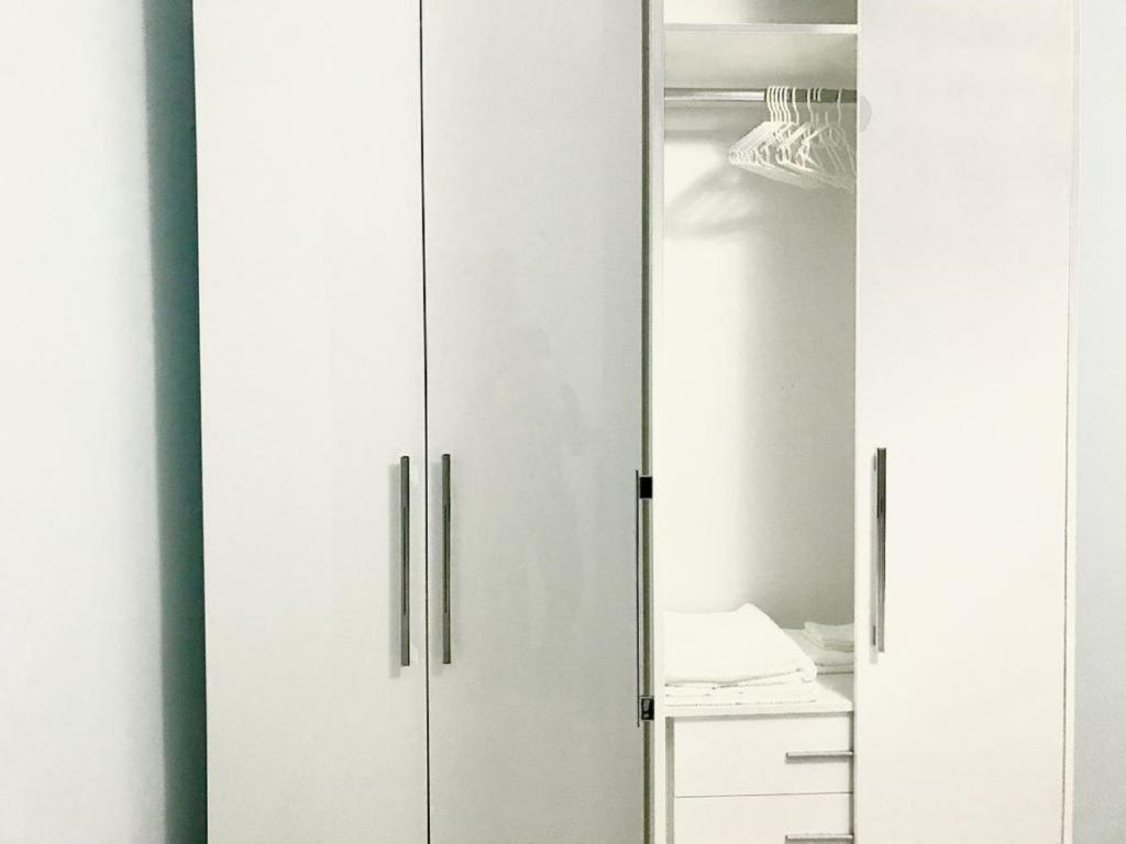 EKA Luxury One-Bedroom Apartment - Image 7