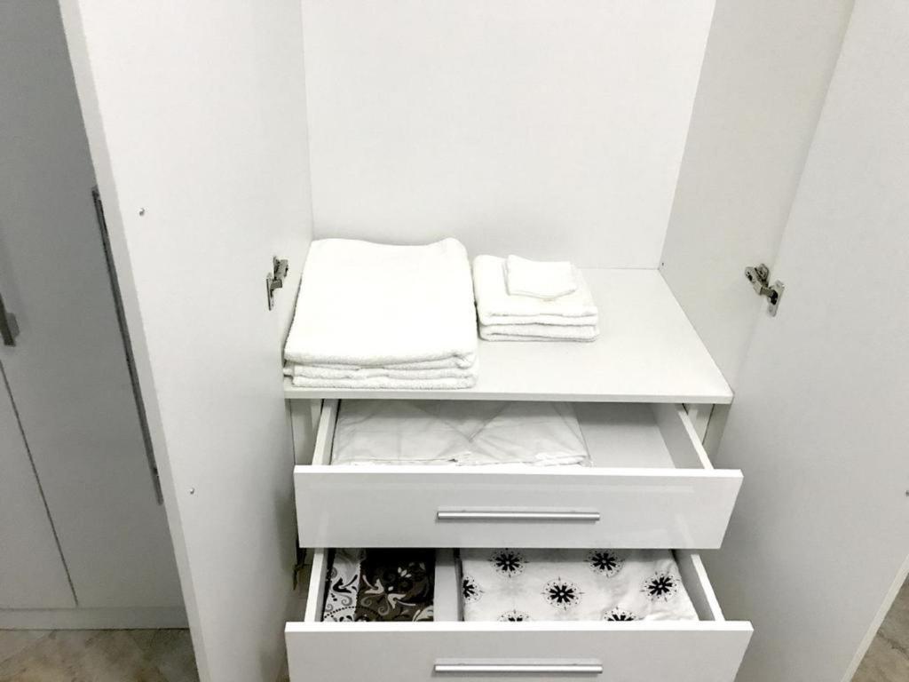 EKA Luxury One-Bedroom Apartment - Image 3