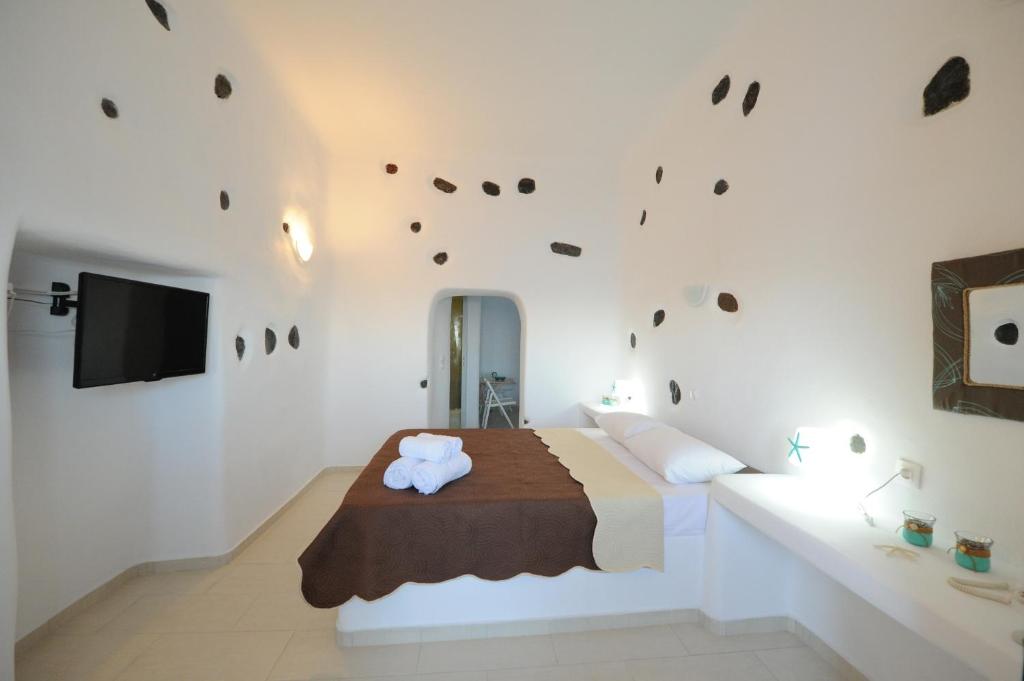 Manias Fira Residences - 10