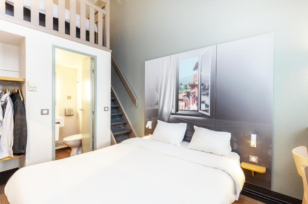 Postel nebo postele na pokoji v ubytování B&B HOTEL Bayonne