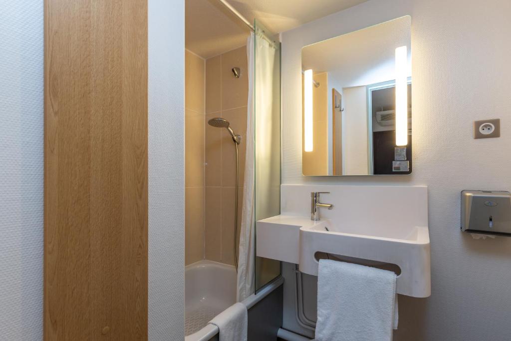 Koupelna v ubytování B&B HOTEL Bayonne