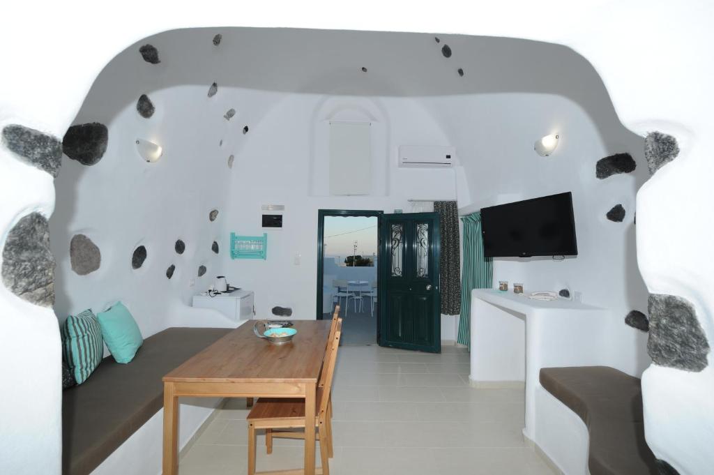 Manias Fira Residences - 9