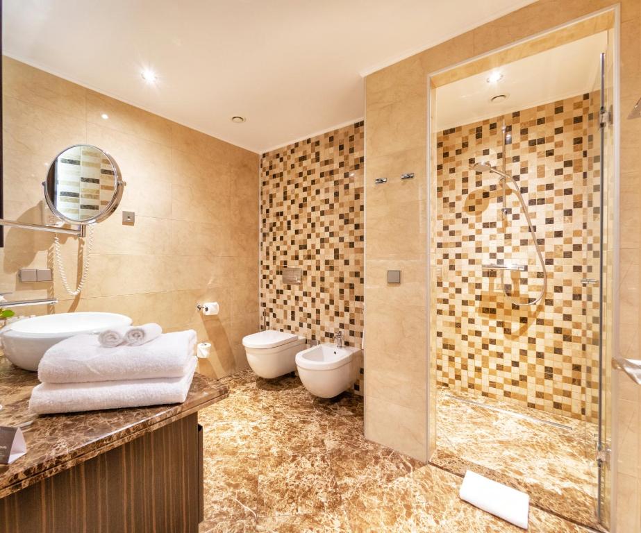 Koupelna v ubytování Crowne Plaza - Borjomi by IHG