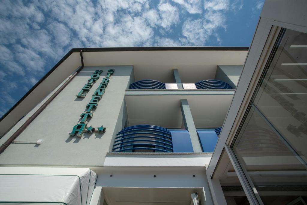 グラードにあるHotel Sirenettaの青い料理を提供する建物の最上階からの眺め