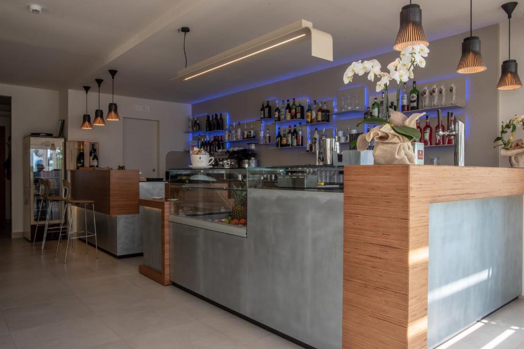 Lounge nebo bar v ubytování Hotel Sirenetta