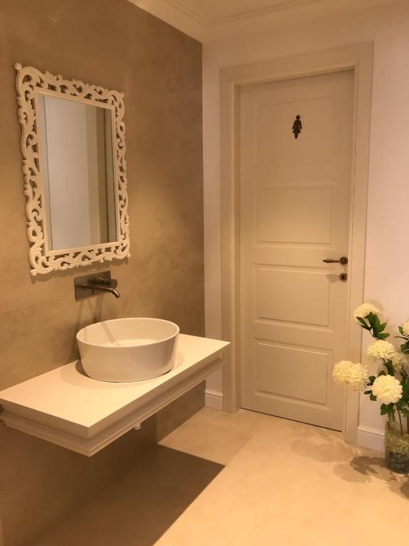 Koupelna v ubytování Hotel Edelweiss