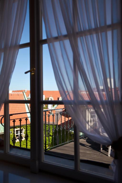 Balkón nebo terasa v ubytování Alchymist Prague Castle Suites Hotel