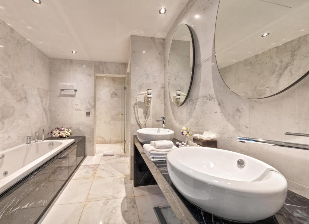 Koupelna v ubytování Crowne Plaza - Borjomi by IHG