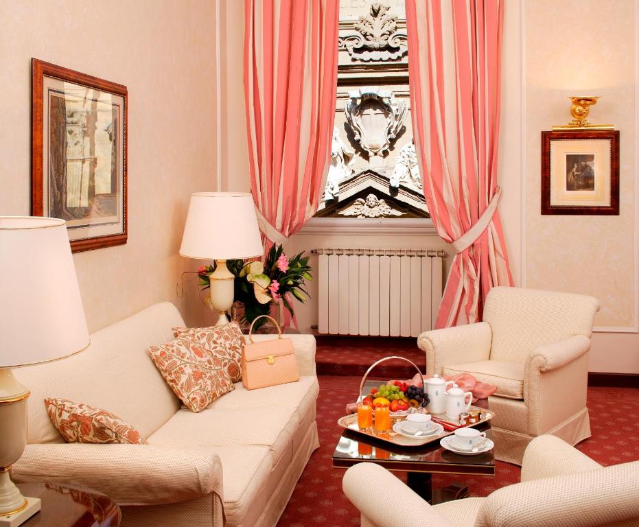 Część wypoczynkowa w obiekcie Hotel De La Ville