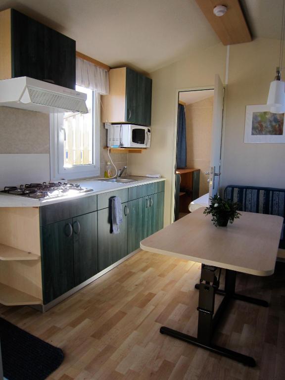Kuchyň nebo kuchyňský kout v ubytování Lækjarkot Rooms and Cottages with Kitchen