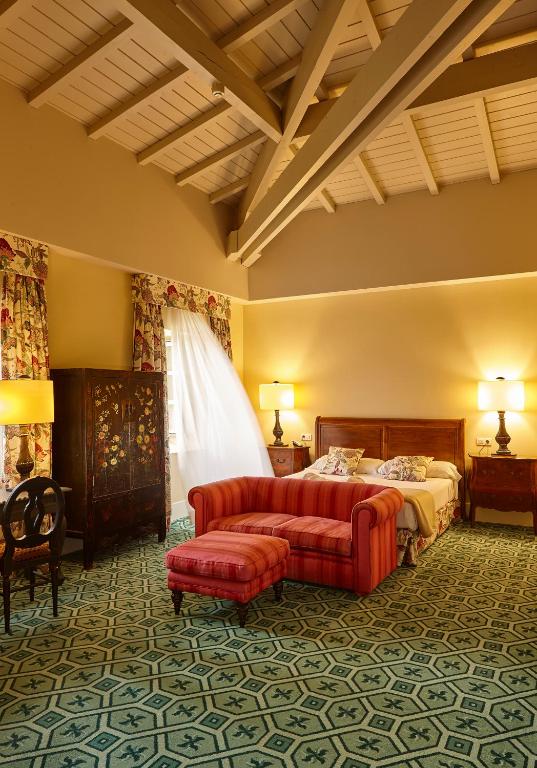 Postel nebo postele na pokoji v ubytování Hotel Palacio Urgoiti