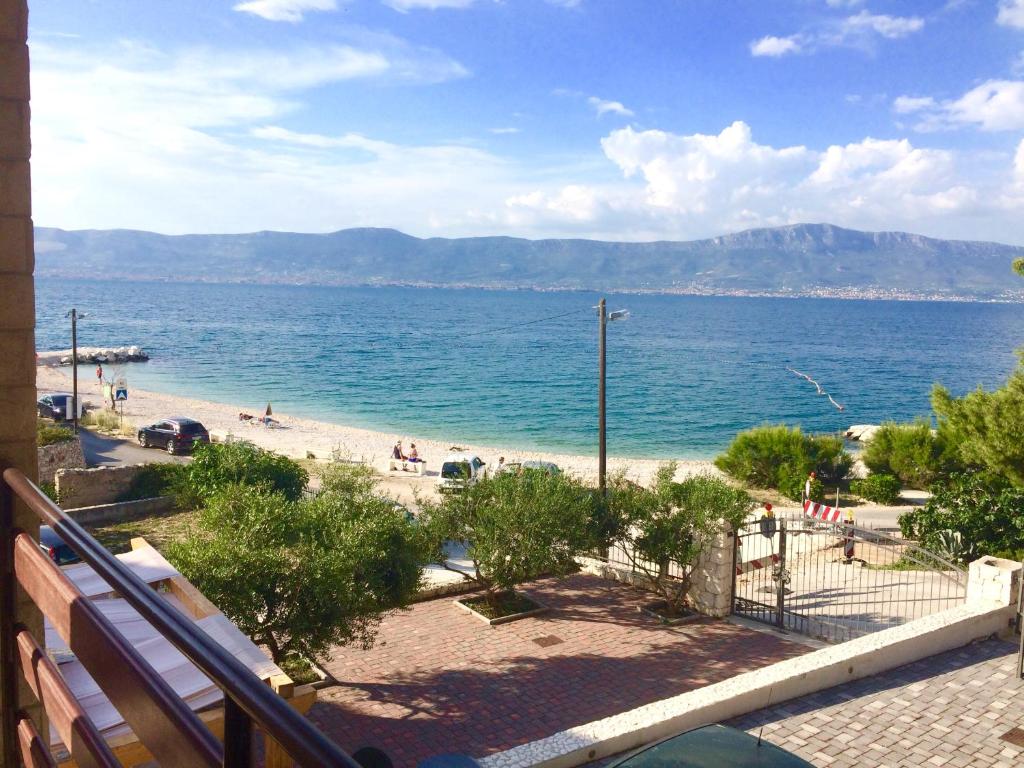 a view of a beach with people in the water at Villa Slatine apartment in Slatine
