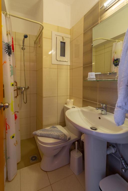 Koupelna v ubytování Dimitris Paritsa Hotel