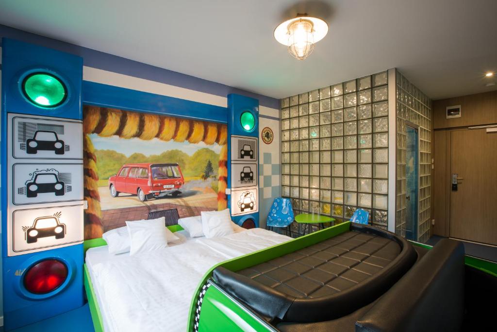 Postel nebo postele na pokoji v ubytování Retro hotel Garage