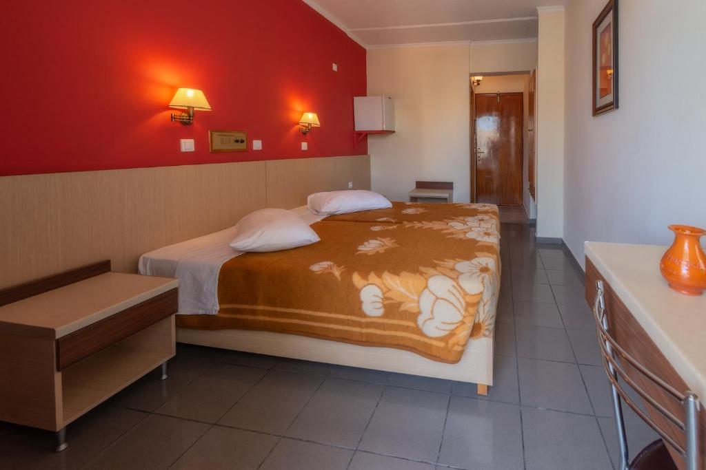 Postel nebo postele na pokoji v ubytování Dimitris Paritsa Hotel