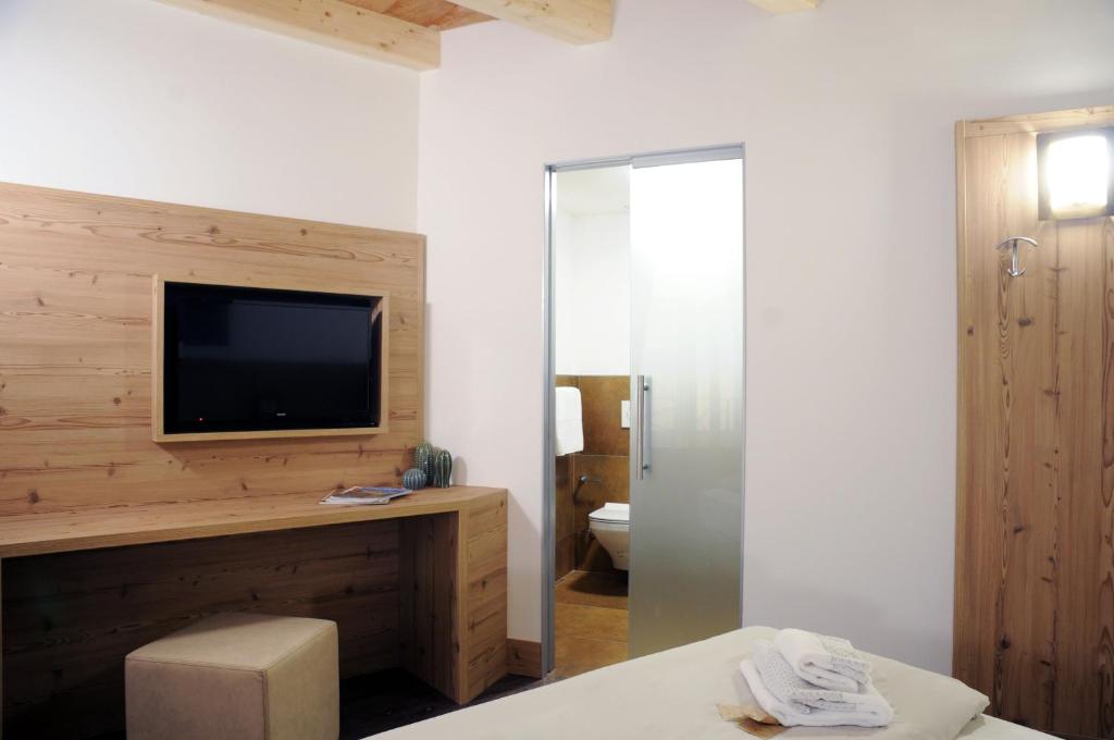 A bed or beds in a room at TOURING HOTEL & SPA