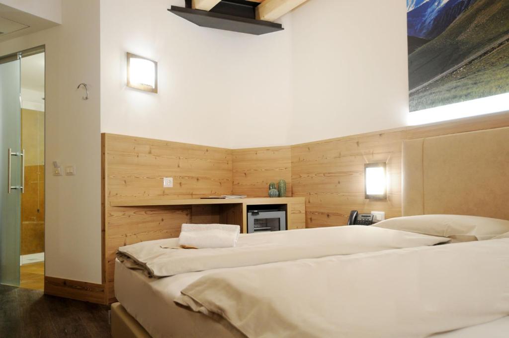 A bed or beds in a room at TOURING HOTEL & SPA