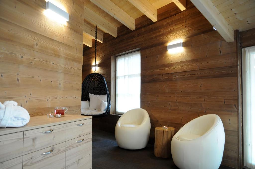 A seating area at TOURING HOTEL & SPA