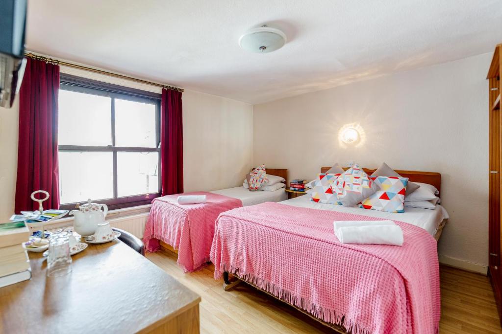 Postel nebo postele na pokoji v ubytování Russell Square Hotel