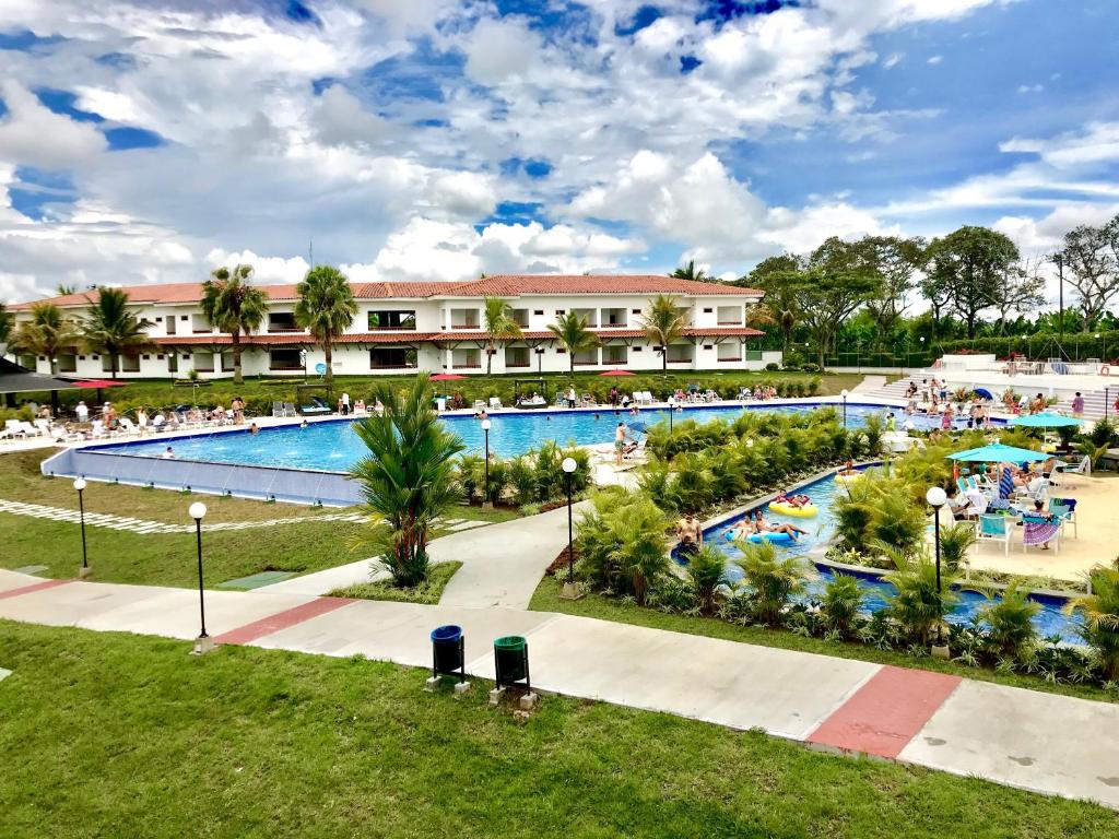 Bazén v ubytování Hotel Campestre las Camelias nebo v jeho okolí