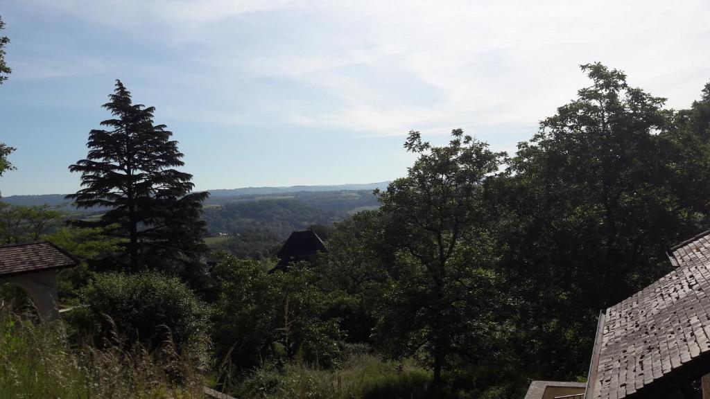 Зображення з фотогалереї помешкання Gîte au calme avec point de vue proche Turenne у місті Sarrazac
