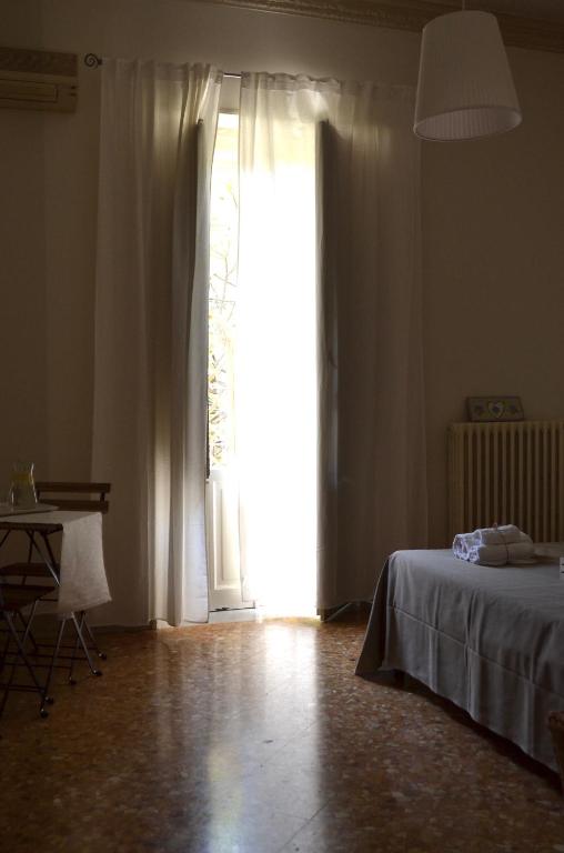 Łóżko lub łóżka w pokoju w obiekcie Casa Jolanda B&B