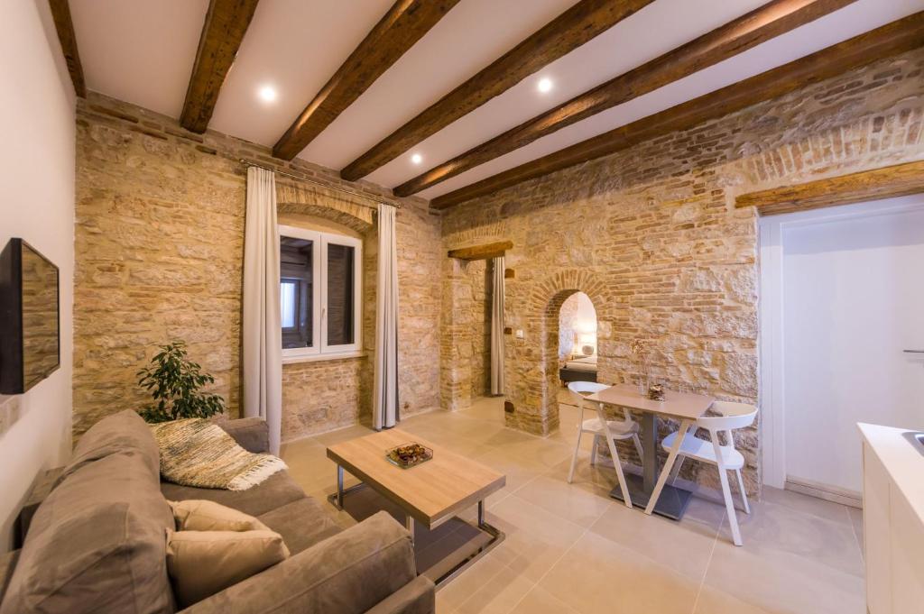 Posezení v ubytování Kostela Luxury Suite by Belmont Realty