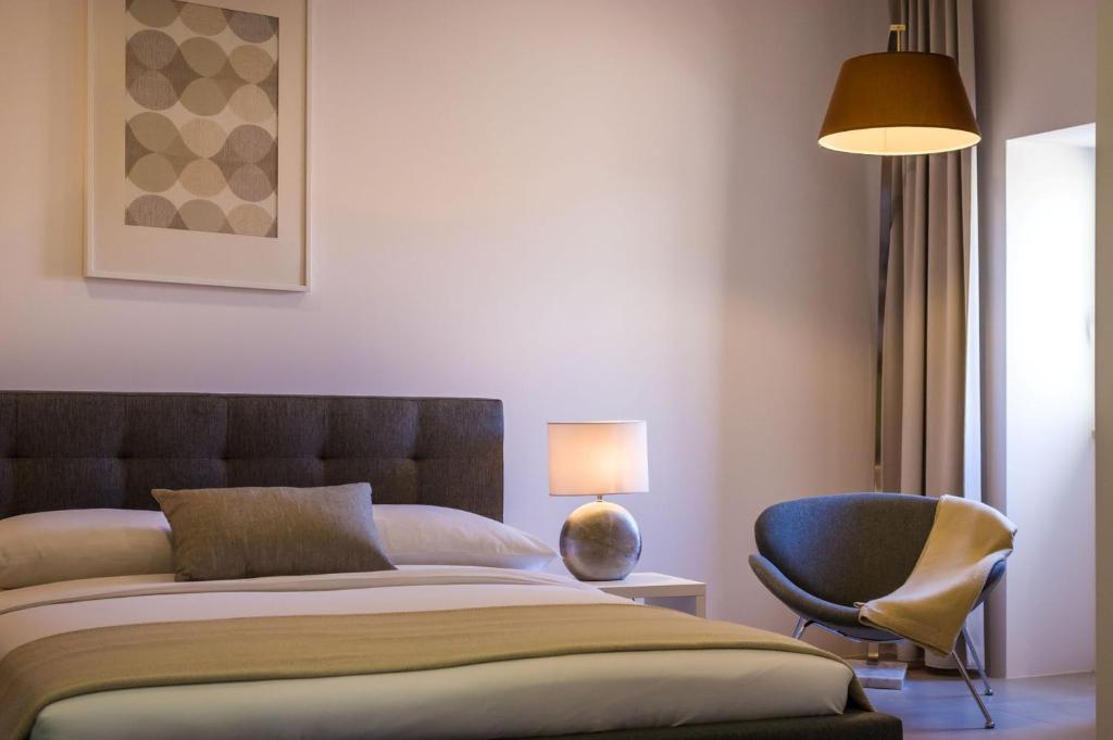 Postel nebo postele na pokoji v ubytování Kostela Luxury Suite by Belmont Realty