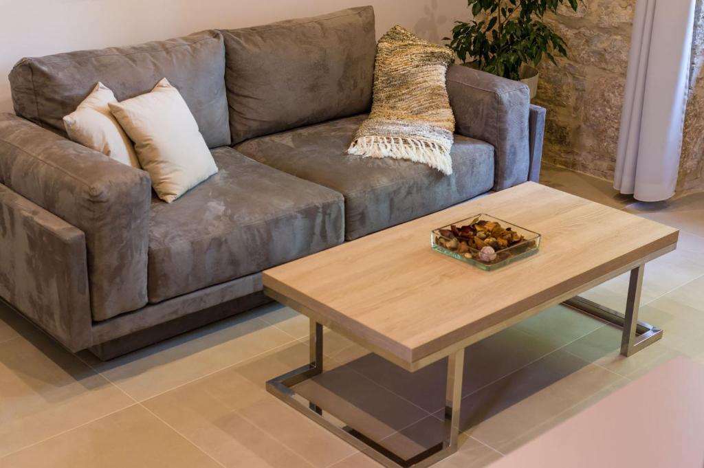 Posezení v ubytování Kostela Luxury Suite by Belmont Realty