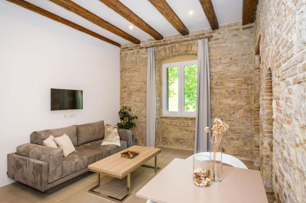 TV a/nebo společenská místnost v ubytování Kostela Luxury Suite by Belmont Realty