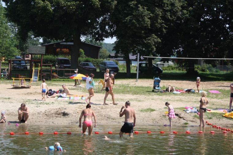 Goście zatrzymujący się w obiekcie Bacówki nad jeziorem Goszcza